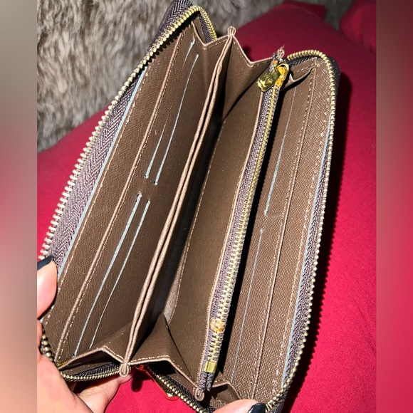 👑✅PRICE FIRM✅Fashion Brown Long Zip Around Wallet. NWOT - Picture 11 of 15